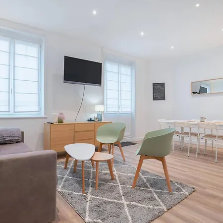 Familial Au Centre-ville Avec Balcon Et Wifi - Fr-1-821-7 아파트